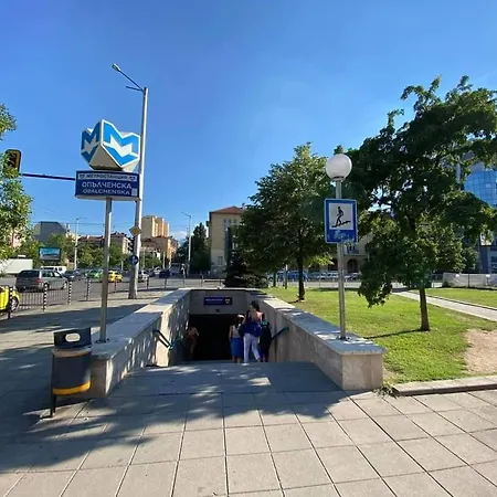 Maxim Center 1bdr Next To Subway Station And Mall Lejlighed *