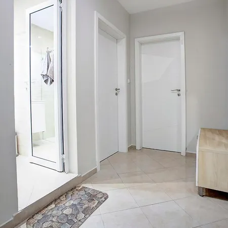 Maxim Center 1bdr Next To Subway Station And Mall Διαμέρισμα