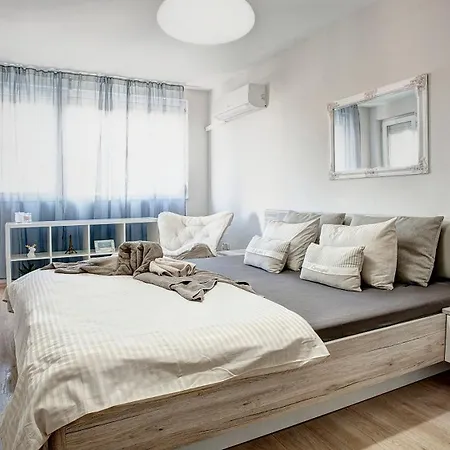 Appartement Maxim Center 1bdr Next To Subway Station And Mall