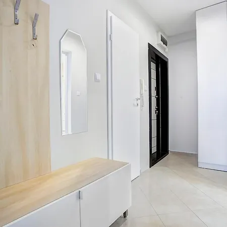 Maxim Center 1bdr Next To Subway Station And Mall Appartement *