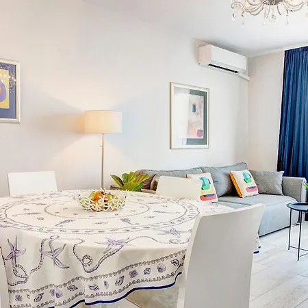 Maxim Center 1bdr Next To Subway Station And Mall *