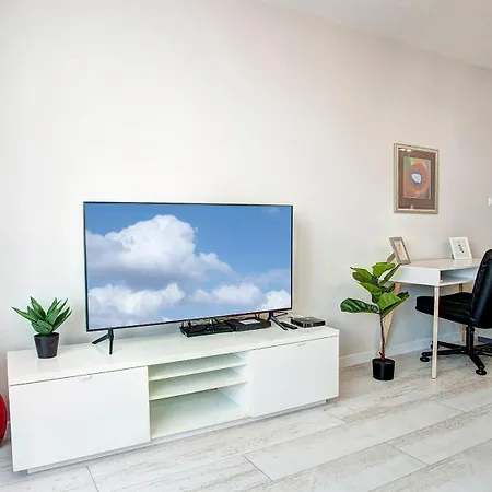 Maxim Center 1bdr Next To Subway Station And Mall