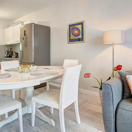 Maxim Center 1bdr Next To Subway Station And Mall Apartamento