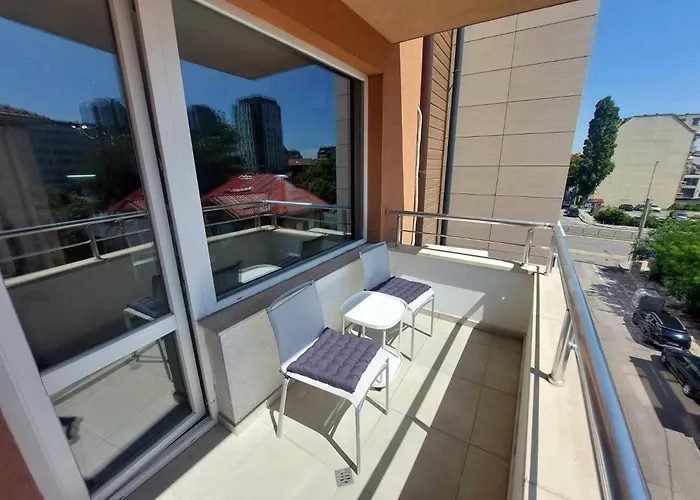 Daire Maxim Center 1bdr Next To Subway Station And Mall Sofya