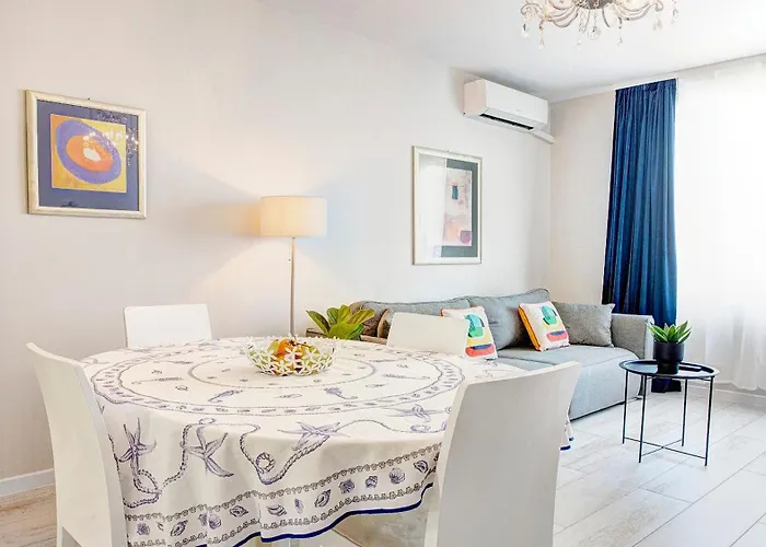 Maxim Center 1bdr Next To Subway Station And Mall *