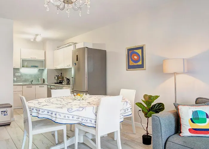 Maxim Center 1bdr Next To Subway Station And Mall Daire