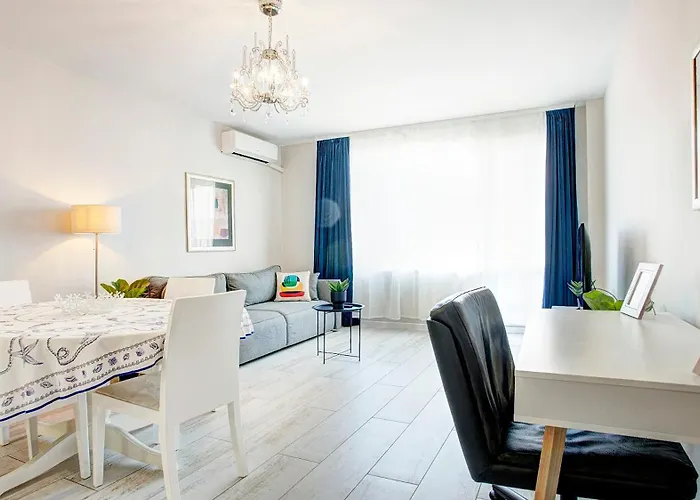 Maxim Center 1bdr Next To Subway Station And Mall Daire Sofya