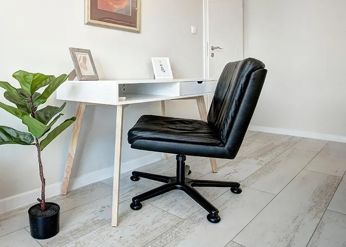 Maxim Center 1bdr Next To Subway Station And Mall *