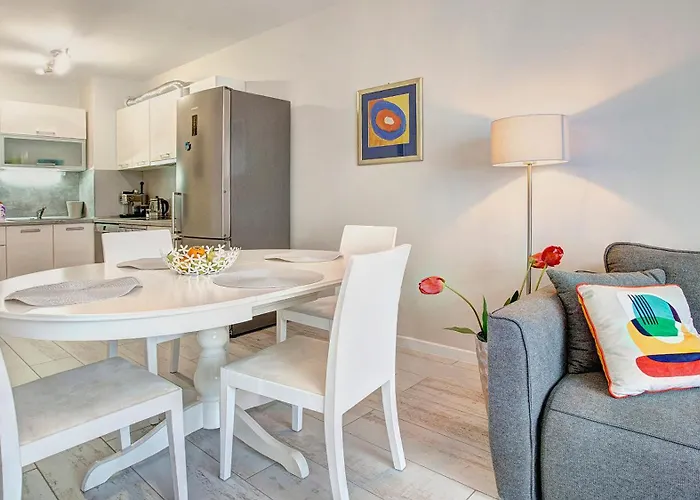 Maxim Center 1bdr Next To Subway Station And Mall Daire