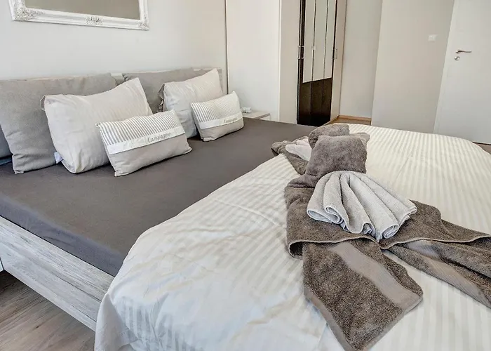 Maxim Center 1bdr Next To Subway Station And Mall