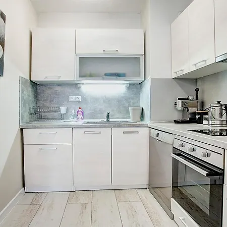 Maxim Center 1bdr Next To Subway Station And Mall Sofie