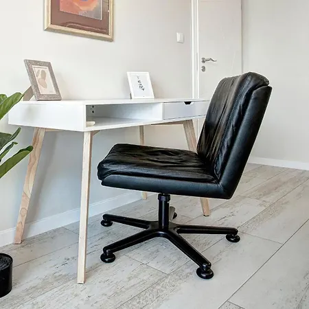 Maxim Center 1bdr Next To Subway Station And Mall *